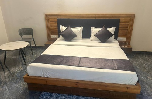 Junagadh Station Balnéaire | JVl Resort By Nexottel