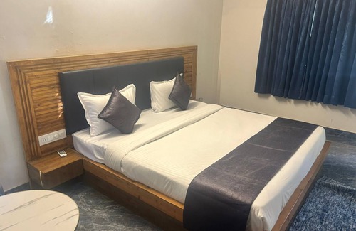 Junagadh Station Balnéaire | JVl Resort By Nexottel