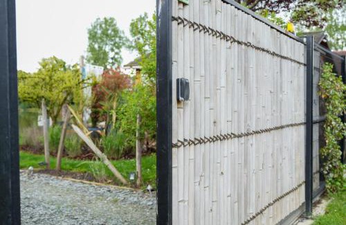Muizon Maison | KÄBANE 85, Lodge avec spa au bord de l'eau