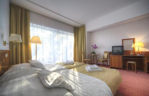 Balatonszarszo Hôtel | Két Korona Konferencia és Wellness Hotel