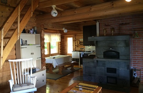 Vierema Cabine | Kömmäkköniemi – Your Spacious Log Cottage in Central Finland with Hot Tub