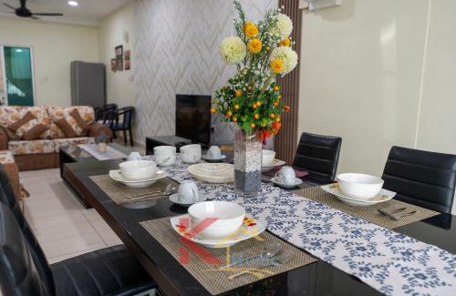 Kota Kinabalu Maison | K Home - Cozy 3-Storey Landed 5R4B-16 Pax- 5mins City Centre & IMAGOMALL