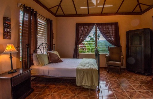 Nosara Hôtel | K-Rae's Irish Pub and Inn - Theresita