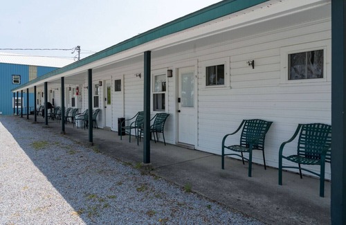 Clayton Appartement | K's Motel with Stunning St. Lawrence River Views - Room 5