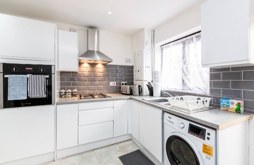 Becontree Maison | K Suites - Cozy 2 Bedroom with Parking and WiFi