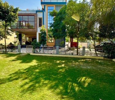 Varanasi Maison | Kaashi Flora (Modern Suite)