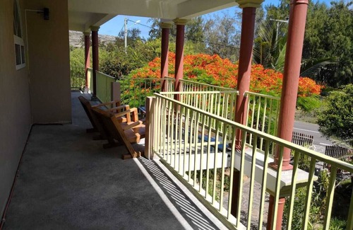 Coromandel Maison | Kafé Marron: Guesthouse, 100m from beach. 4 rooms for rent, half-board option