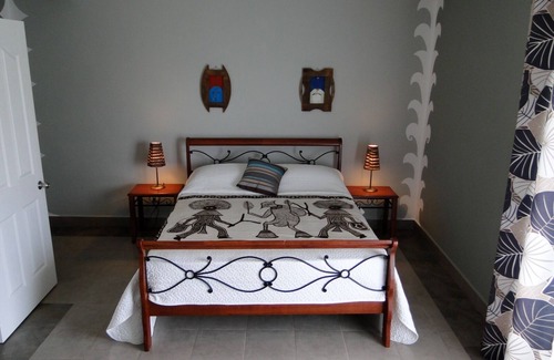 Coromandel Maison | Kafé Marron: Guesthouse, 100m from beach. 4 rooms for rent, half-board option