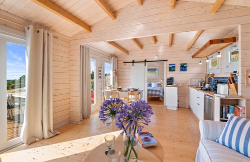 Waitao Maison | Kaiate - Papamoa Hills Holiday Cabin