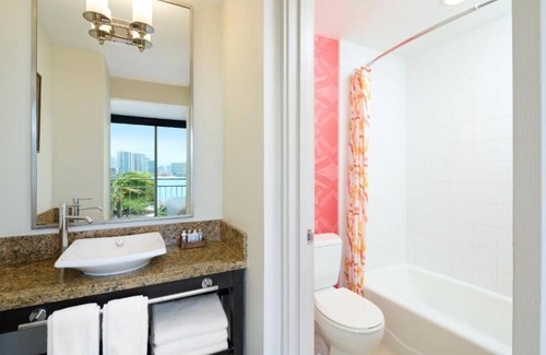 Diamond Head - Kapahulu - St. Louis Hôtel | Kaimana Beach Hotel | Ocean View King | Wake Up to Ocean Views