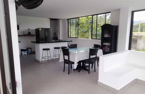 Sopetran Maison | Kairos Finca de lujo en Sopetrán con piscina, jacuzzi, ¡deck con hermosa vista!