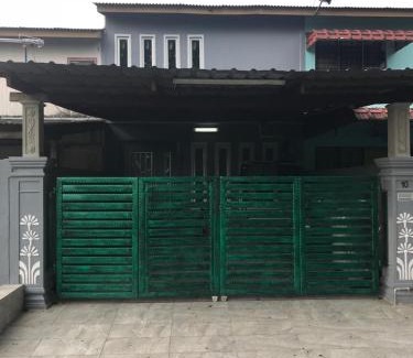 Pasir Gudang Maison | Kak Ani Homestay