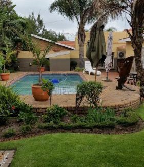 Emalahleni Maison | Kalahari Guest House
