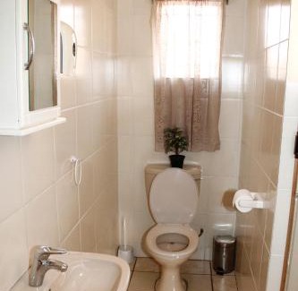 Emalahleni Maison | Kalahari Guest House