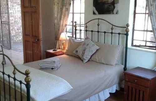 Emalahleni Maison | Kalahari Guest House