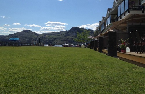 Vernon Copropriété | Kalamalka Lake Condo Private Beach, Private Dock/Swimming Area, Buoy Available