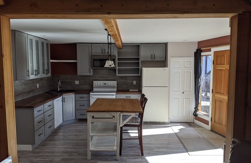 Coldstream Appartement | Suite de plain-pied Coldstream à quelques minutes du magnifique lac Kalamalka!