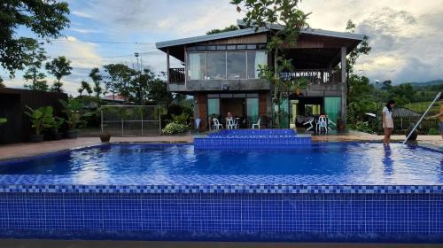 Canloan City Maison | Kalaparan Farm House by HiveRooms