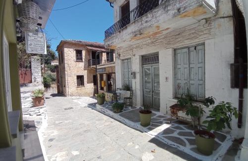 Chrisochorafa Appartement | Kalderimi 'Olive Green' Traditional House