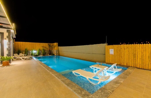 Faralya Appartement | Kalkanda Hamam Sauna ve Jakuzili Villa Golf