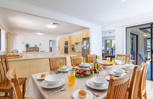 Corlette Maison | 'Kallaroo', 3 Kallaroo Street- grande maison avec vue, piscine, WIFI et climatisation