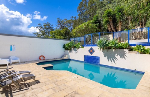 Corlette Maison | 'Kallaroo', 3 Kallaroo Street- grande maison avec vue, piscine, WIFI et climatisation