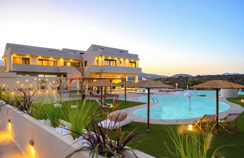 Istron Maison | Kalos Luxury Homes, Beach Loft III with Private Jacuzzi,The Beachside Experience