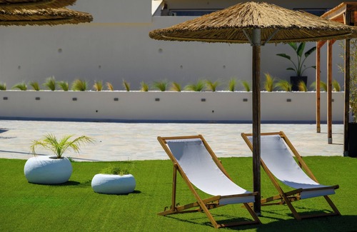 Istron Maison | Kalos Luxury Homes, Beach Loft III with Private Jacuzzi,The Beachside Experience