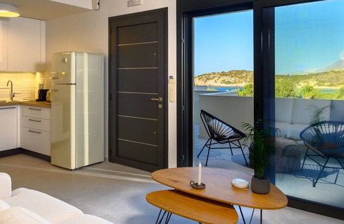 Istron Maison | Kalos Luxury Homes, Istron Loft I with Private Jacuzzi, The Beachside Experience