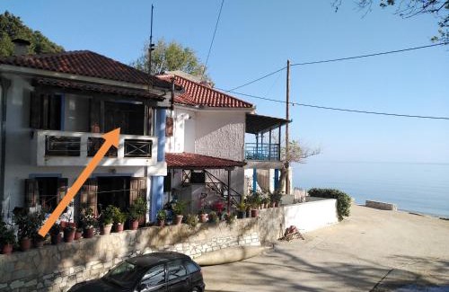 Keramidi Maison | Kamari Beach guest house