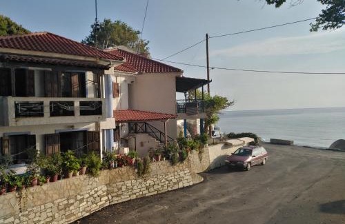 Keramidi Maison | Kamari Beach guest house