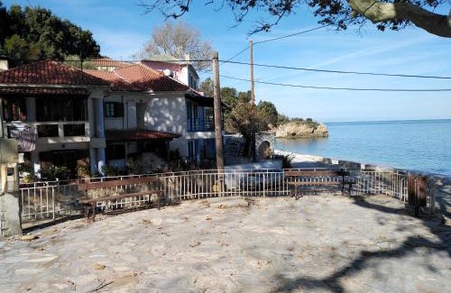 Keramidi Maison | Kamari Beach guest house