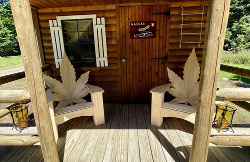 Brooklyn Cabine | Kamp 42 Degrees Campground