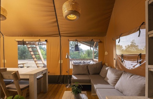 Wilsum Cabine | Kamperen Maar met de Luxe van Thuis? Verblijf in een Safaritent Voor 7 Personen bij Wilsumer Berge