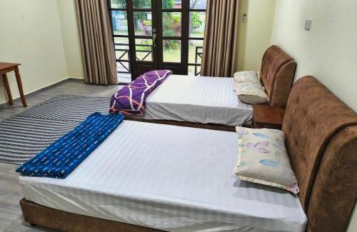 Kampung Tanjung Mas Chalet De Ski | Kampung vibes with good location
