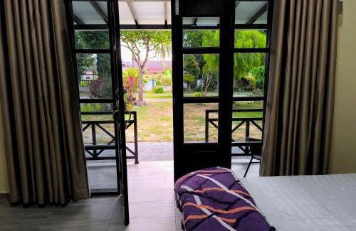 Kampung Tanjung Mas Chalet De Ski | Kampung vibes with good location