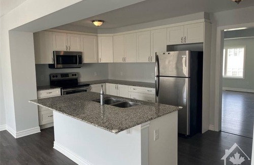 Ottawa Division Maison | Kanata 3bed/2.5Bath/Sleeps 10/2000sqft Luxury End Unit Townhouse/UpgradedKitchen