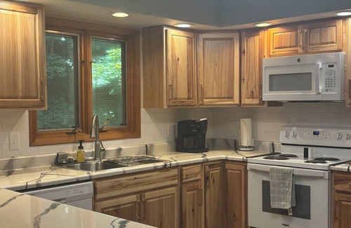 Charlton Heights Maison | Kanawha River Mountain House