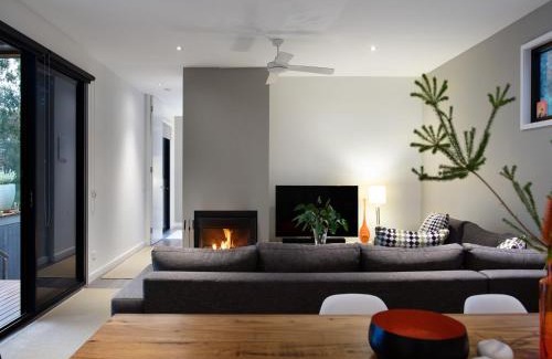 Daylesford Maison | Kangary - bush retreat with outdoor spa