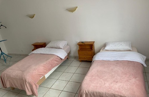 Thivars Hôtel | Kangourou a moustache