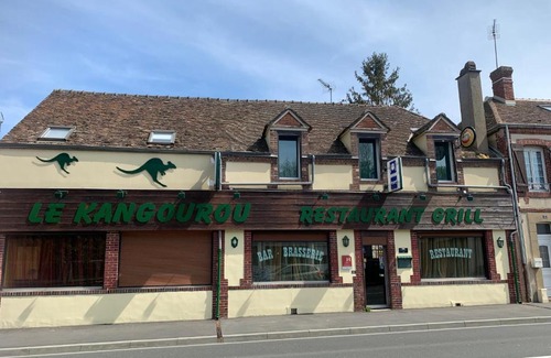 Thivars Hôtel | Kangourou a moustache