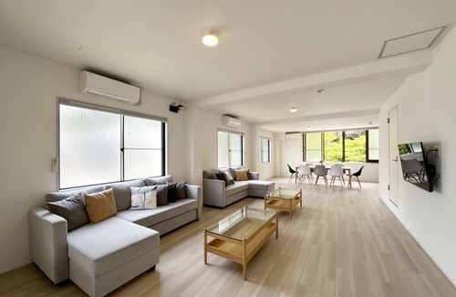 Hatsukaichi Appartement | KANIWASOU 2 BR Apt Near Itsukushima Shrine for 12 Ppl