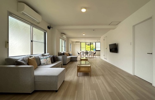 Hatsukaichi Appartement | KANIWASOU 2 BR Apt Near Itsukushima Shrine for 12 Ppl