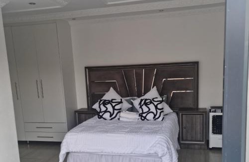 Mbombela Maison | Kanyamazane Guesthouse 1214