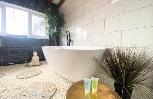 Blairgowrie Cabine | Kaoglen Zen-Feature Bath-Dunkeld-Route 500