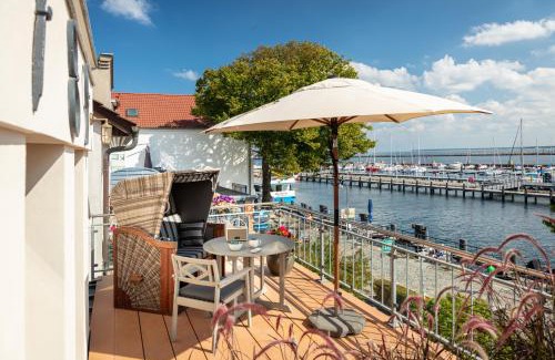 Warnemuende Appartement | Kapitaenshaus in Wasserlage! Traumapartments Warnemuende