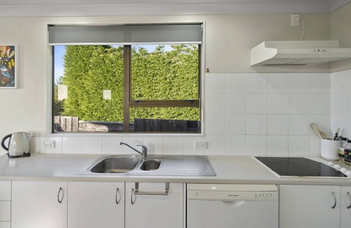Waikanae Maison | Kapiti Views - Waikanae Beach Holiday Home