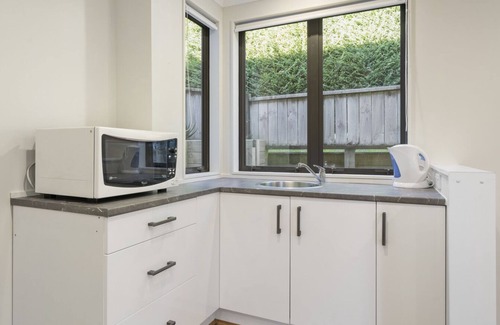Waikanae Maison | Kapiti Views - Waikanae Beach Holiday Home