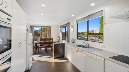 Waikanae Maison | Kapiti Views - Waikanae Beach Holiday Home
