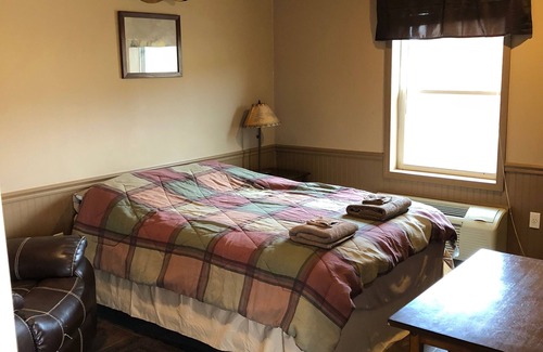 Moorcroft Cabine | Kara Creek Ranch - Double Bed Cabin with Kitchen #7